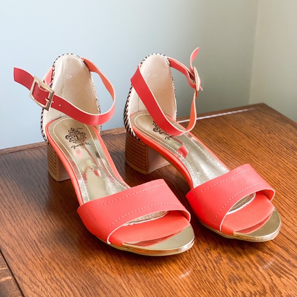 ModCloth Freeing Motif Mid Heel Sandals Size 7 - Picture 2 of 7